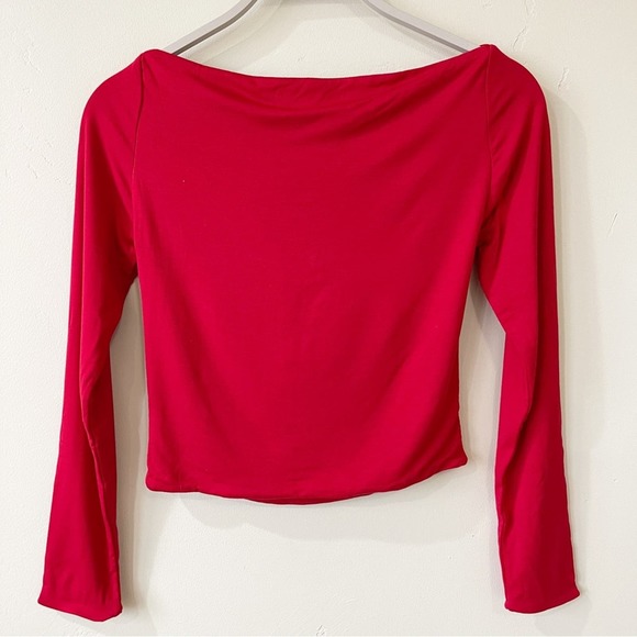 SER.O.YA Red Off-Shoulder Crop Top - Picture 7 of 8